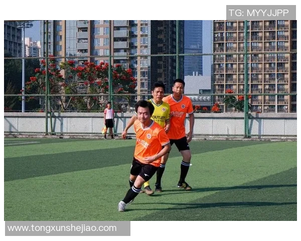 深圳足球队团队协作深度对比分析及其对比赛表现的影响探讨 深圳足球队团队协作深度对比分析及其对比赛表现的影响探讨