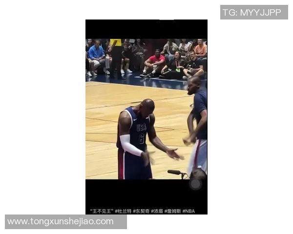 詹姆斯足球明星庆祝动作揭秘引发球迷热议与模仿潮流